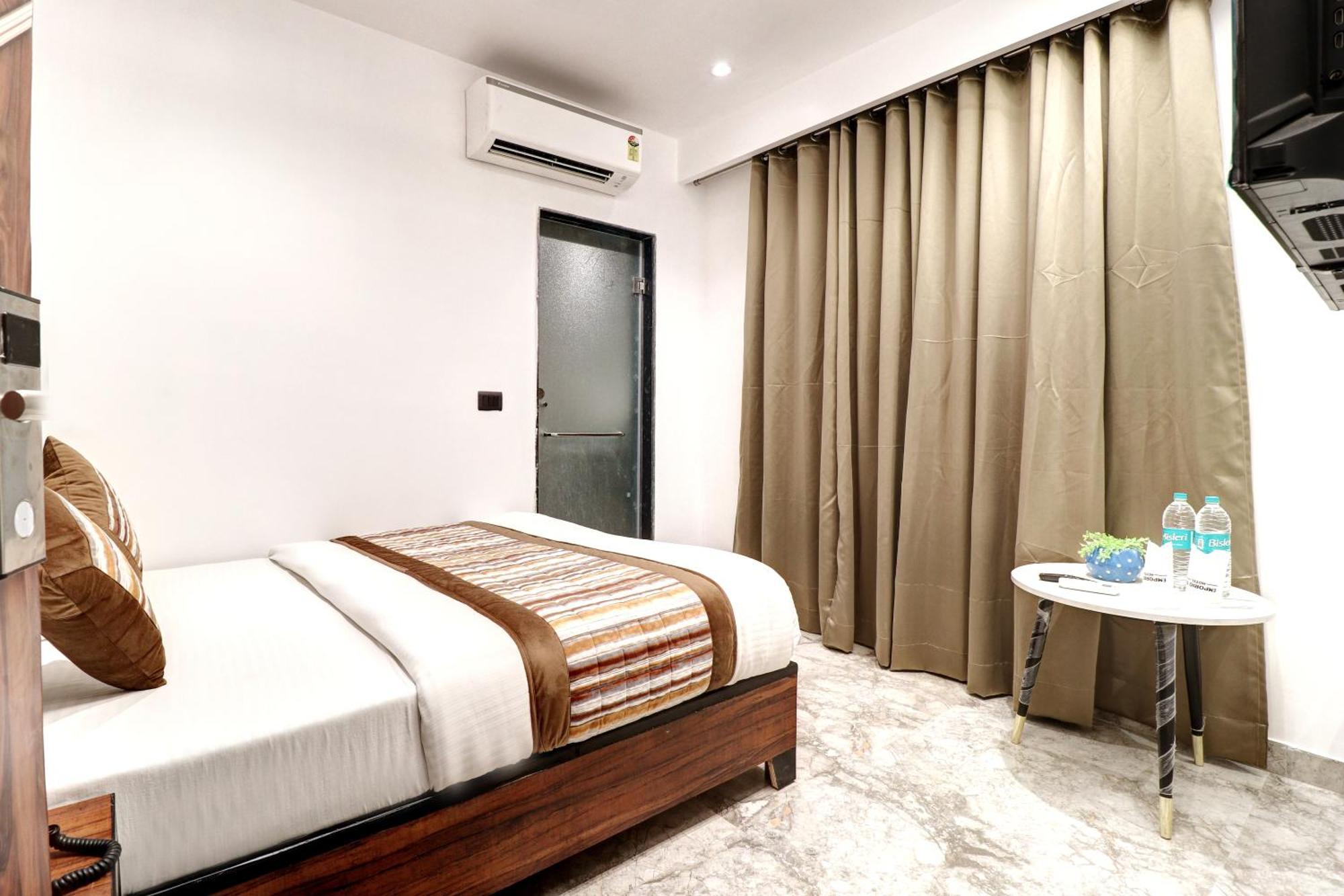 Hotel Emporio Dx - New Delhi Railway Station - Paharganj ภายนอก รูปภาพ