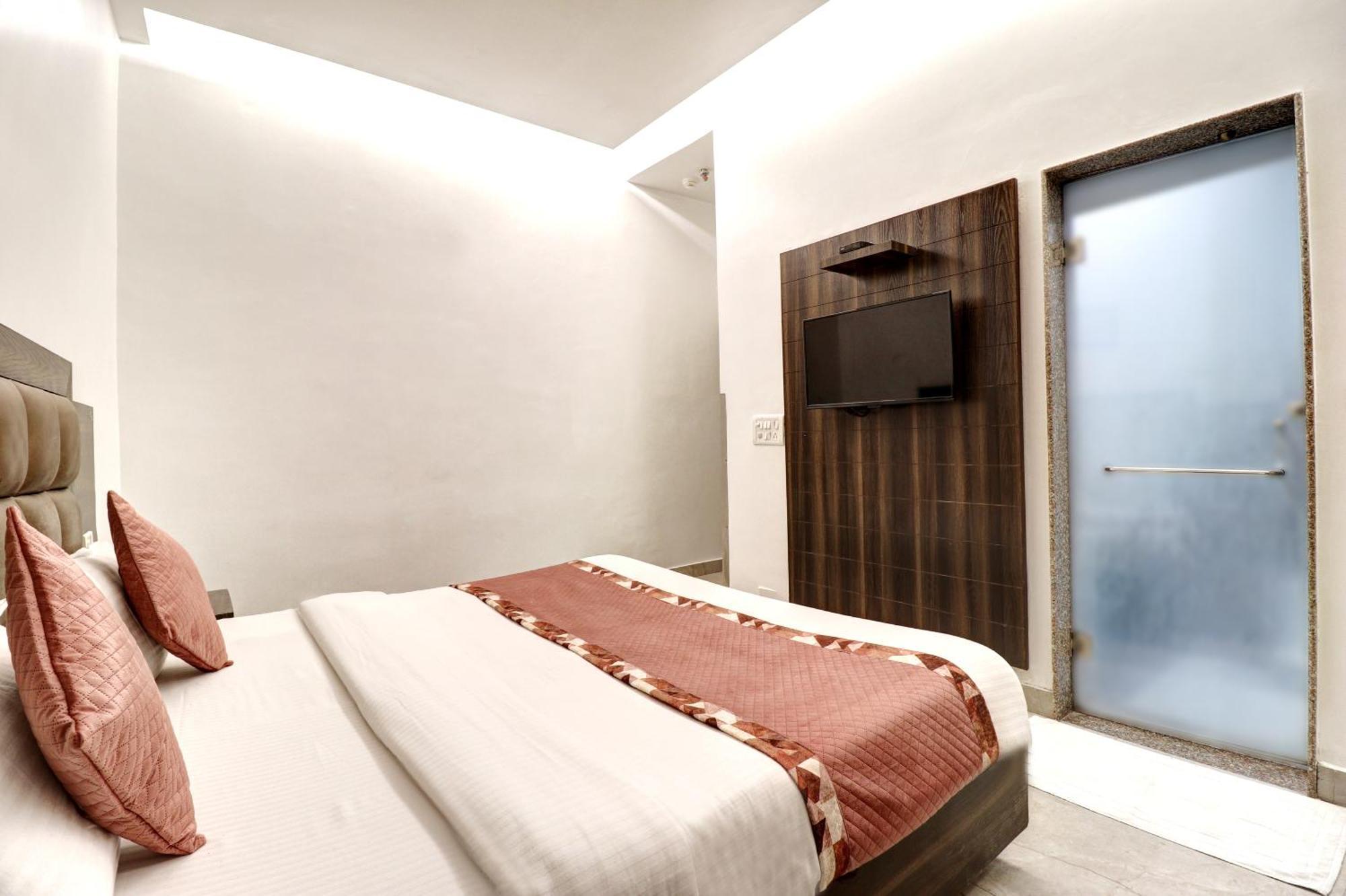 Hotel Emporio Dx - New Delhi Railway Station - Paharganj ภายนอก รูปภาพ