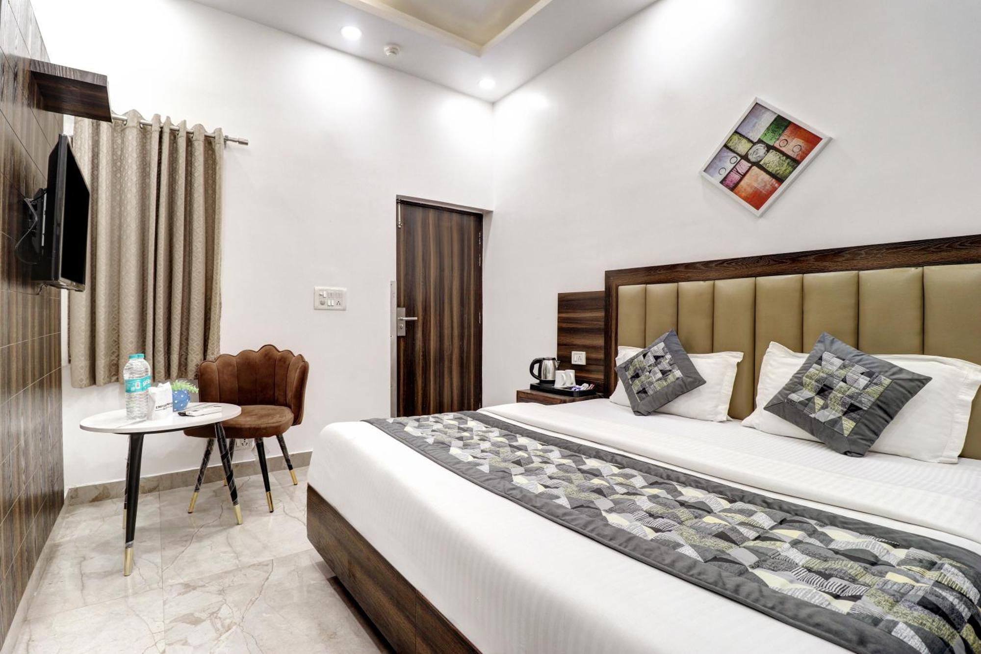 Hotel Emporio Dx - New Delhi Railway Station - Paharganj ภายนอก รูปภาพ