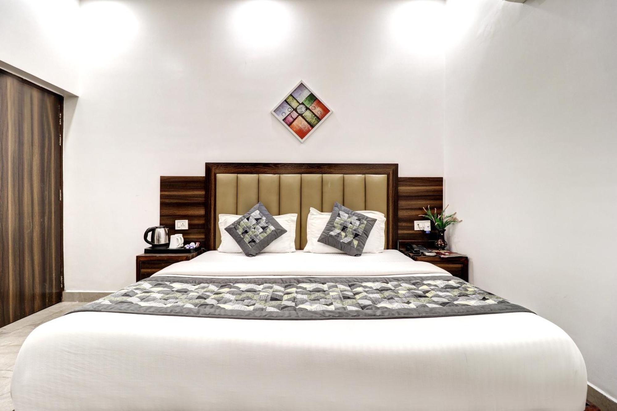 Hotel Emporio Dx - New Delhi Railway Station - Paharganj ภายนอก รูปภาพ