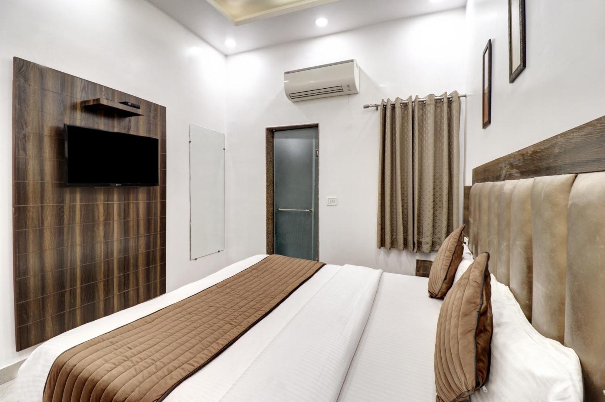 Hotel Emporio Dx - New Delhi Railway Station - Paharganj ภายนอก รูปภาพ